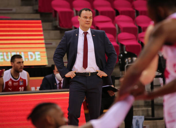 他们通过 他们通过