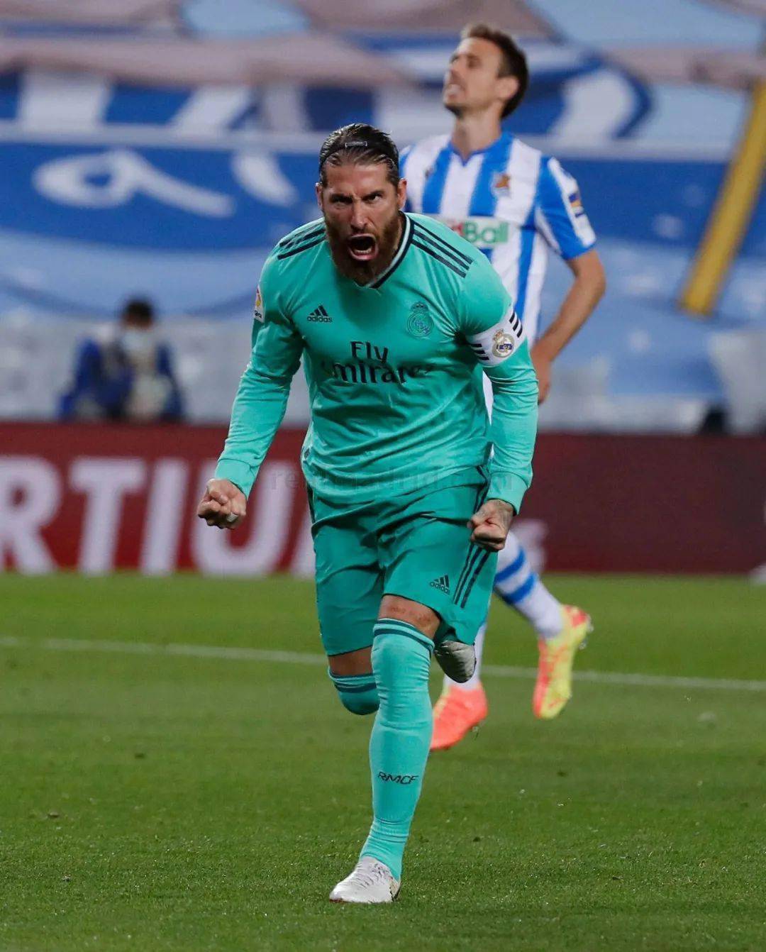 也凸显了周 也凸显了周