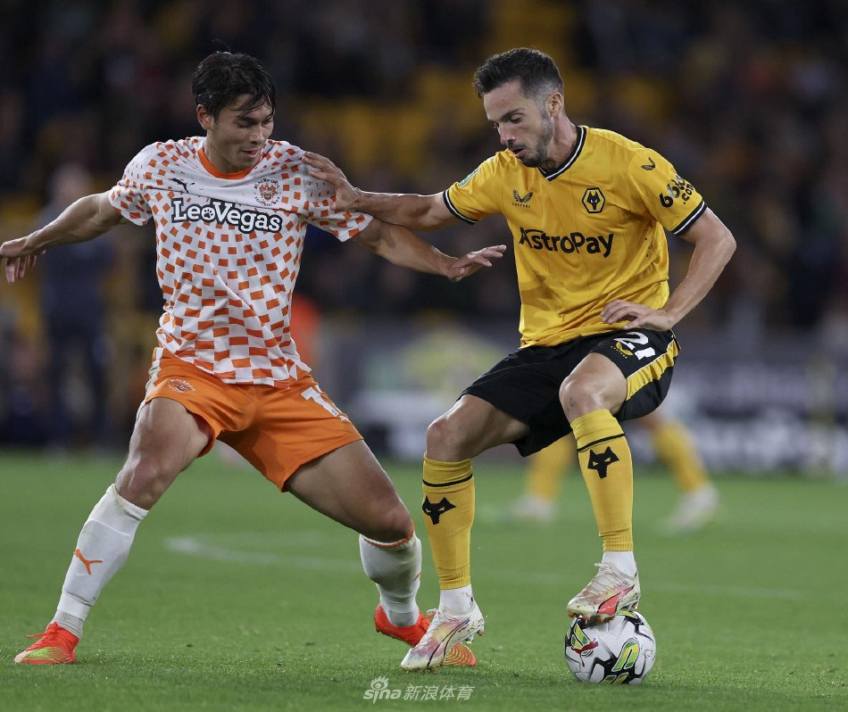 社交媒体传 社交媒体传