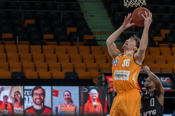 霆的逆境应 霆的逆境应